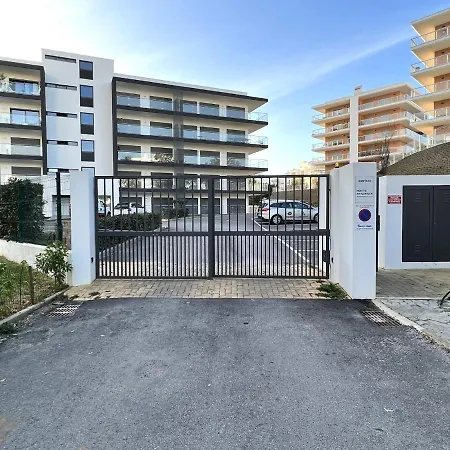 Praia Da Rocha Twins 1 With Pool By Homing *