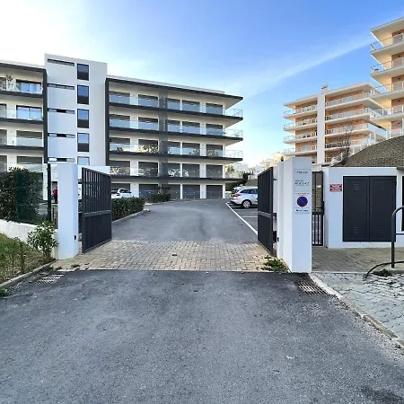 Praia Da Rocha Twins 1 With Pool By Homing Portimao