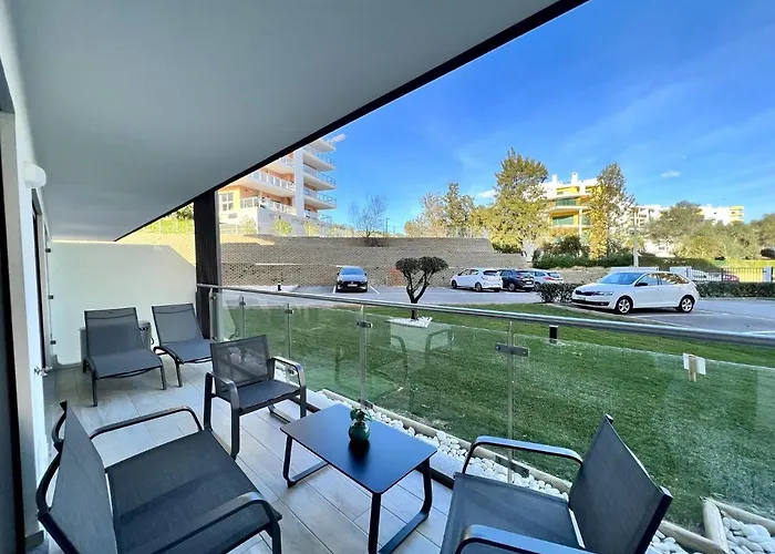 Da Rocha Twins 1 With Pool By Homing Daire