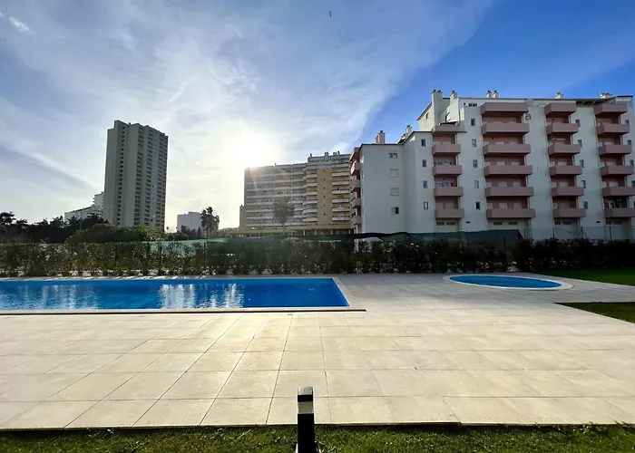 Da Rocha Twins 1 With Pool By Homing Daire *