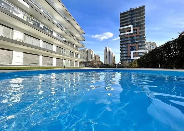 Da Rocha Twins 1 With Pool By Homing Daire